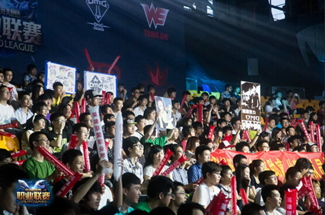 新一代AD领导者 LPL ！1xn Jinx在团战中的猛烈输出+抢下大龙， ThunderTalk Gaming 率先拿下赛点