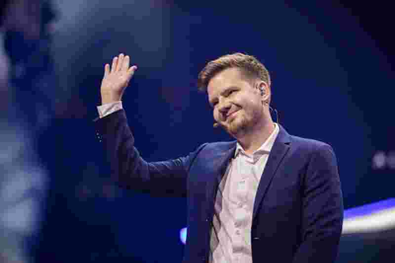 TES晒Tian生日返图：好友环绕，欢声笑语，再次祝Tian生日快乐