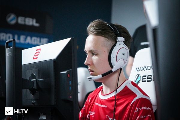 GamerLegion 对阵 Fnatic ， aurora 对抗 SAW 在 PGL Masters Bucharest 2025